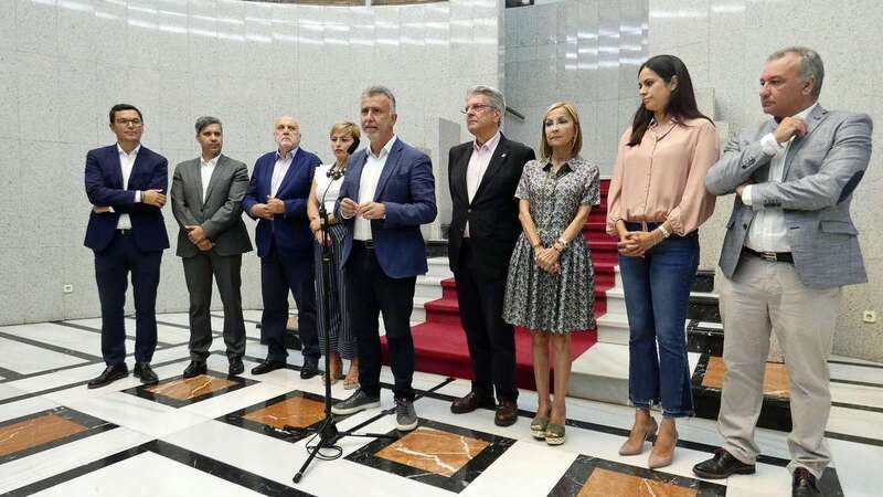 El presidente del Gobierno con los portavoces de los grupos parlamentarios (Foto TA)